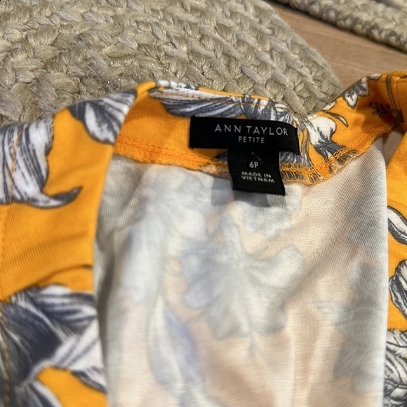 Ann Taylor Tropical Toile Flutter Sleeve Wrap Dress size 6P - Picture 3 of 5